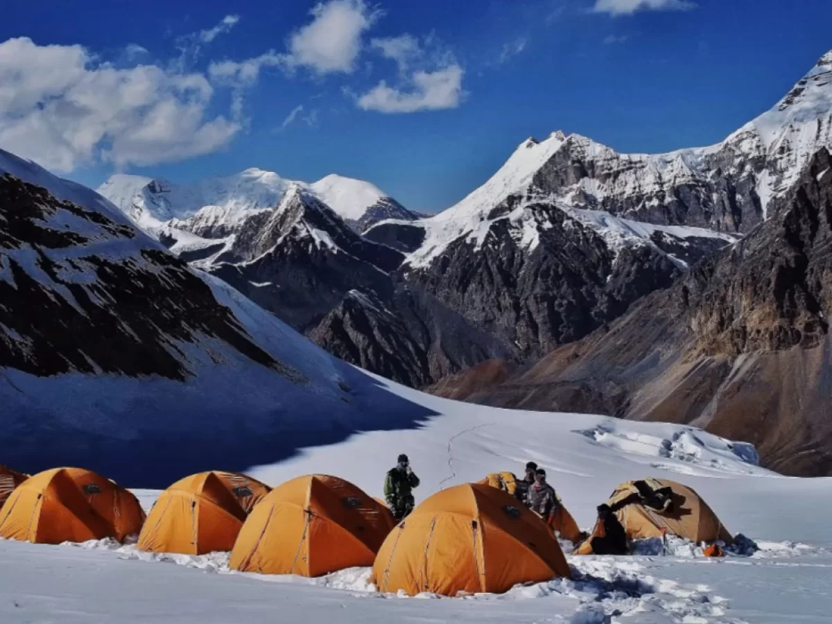 pisang peak climbing thorang la pass