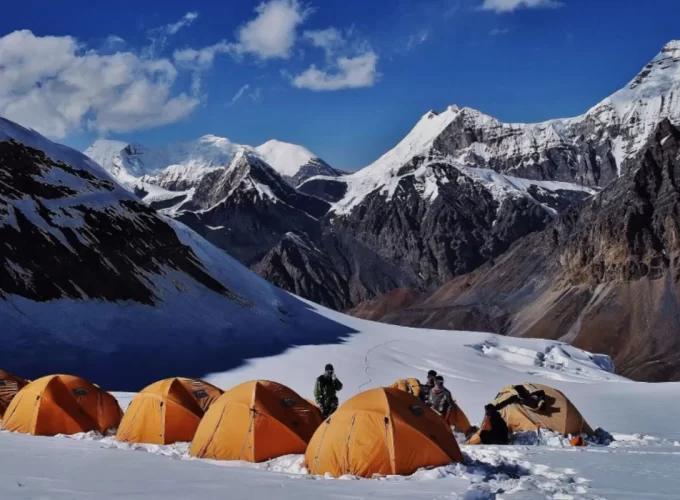 pisang peak climbing thorang la pass